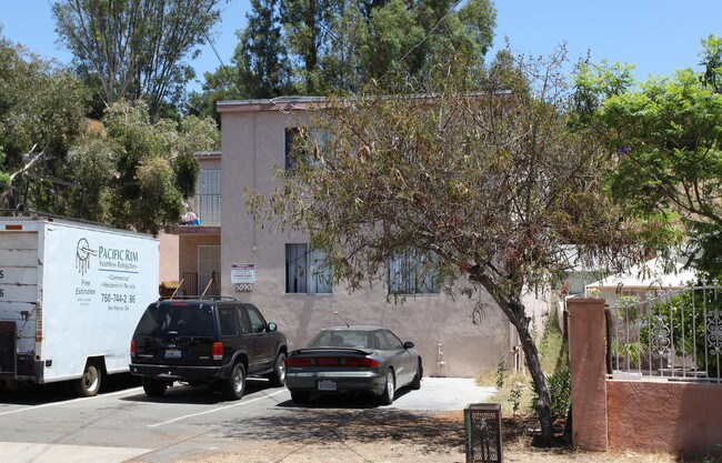 5090 Auburn Dr in San Diego, CA - Building Photo - Building Photo