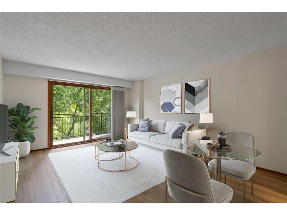 210 W Grant St in Minneapolis, MN - Building Photo