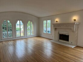 926 S Curson Ave in Los Angeles, CA - Building Photo