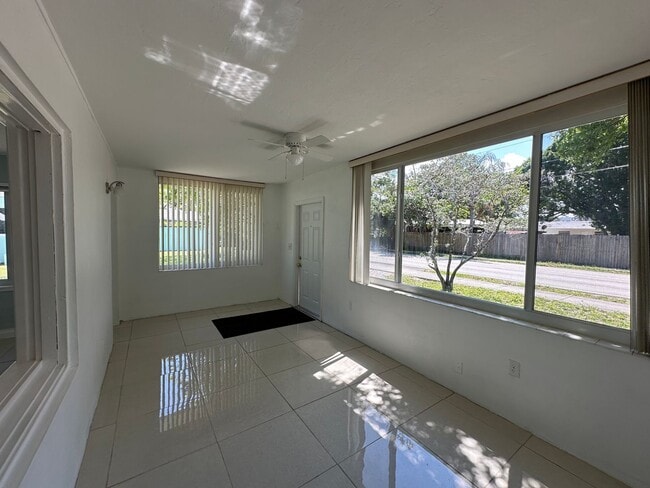 3540 NE 6th Ave in Oakland Park, FL - Building Photo - Building Photo