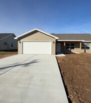 174 Ruby Ln in Hollister, MO - Building Photo