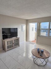 401 Golden Isles Dr, Unit 1114 in Hallandale Beach, FL - Building Photo - Building Photo