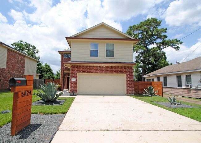 5824 Grace Ln in Houston, TX - Building Photo - Building Photo