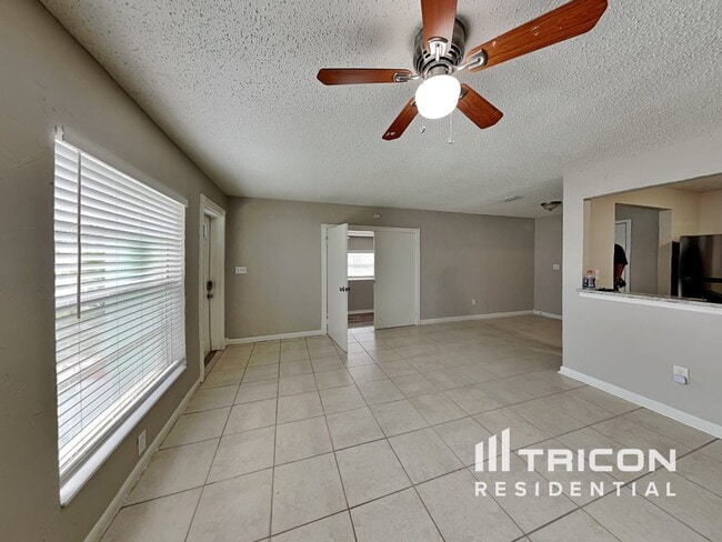10002 N 24th St in Tampa, FL - Building Photo - Building Photo