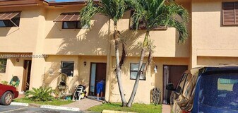 6850 NW 173rd Dr in Hialeah, FL - Building Photo