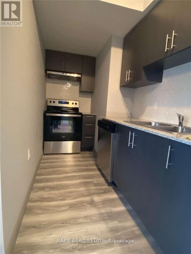 275 Larch St in Waterloo, ON - Building Photo - Building Photo