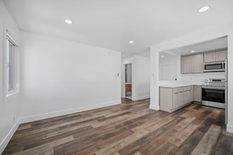 1101 N Flower St in Santa Ana, CA - Building Photo - Building Photo