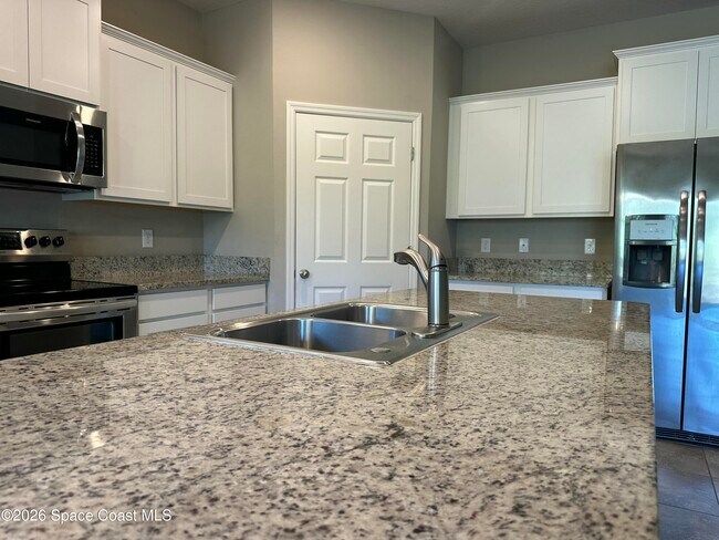 714 Old Country Rd S E in Palm Bay, FL - Building Photo - Building Photo