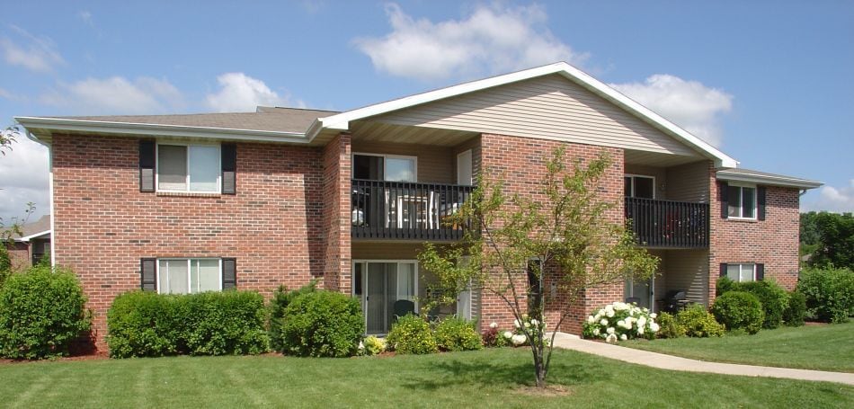 Maple Creek Apartments in Sussex, WI - Building Photo