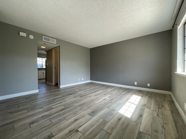 7086 Burcot Ave in Las Vegas, NV - Building Photo - Building Photo