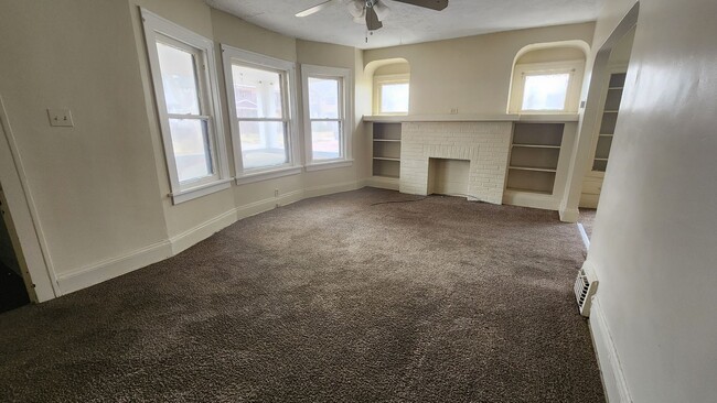 1754 Algonac Rd-Unit -Lower unit in Cleveland, OH - Foto de edificio - Building Photo