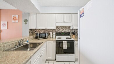 7205 Thomas Dr in Panama City Beach, FL - Building Photo - Building Photo
