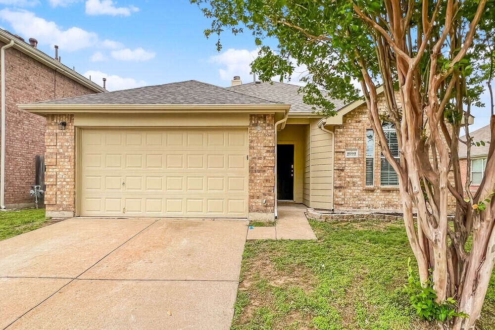 1603 Wolf Creek Dr in Arlington, TX - Building Photo