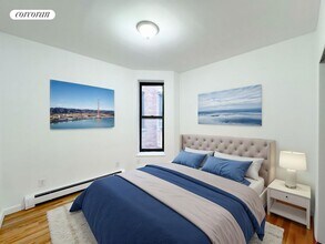 372 Manhattan Ave in New York, NY - Building Photo - Building Photo