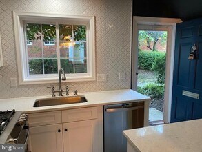 3372 Gunston Rd in Alexandria, VA - Building Photo - Building Photo