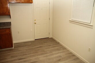201 N McEntire Ct in Fort Worth, TX - Building Photo - Building Photo