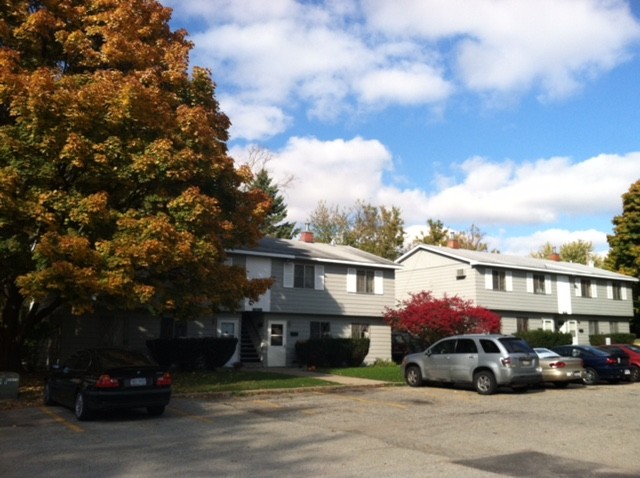 Concord Manor in McHenry, IL - Building Photo