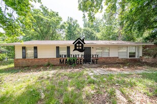 1352 Baker St in Columbus, GA - Building Photo