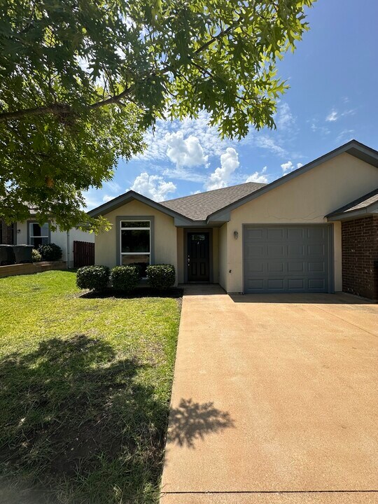 2108 Pinckney Ct in Killeen, TX - Foto de edificio