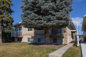 2602 24A St SW in Calgary, AB - Building Photo - Primary Photo