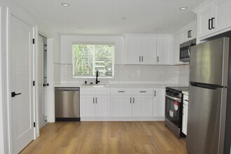 14830 Dickens St, Unit 14834 1/2 in Los Angeles, CA - Building Photo - Building Photo