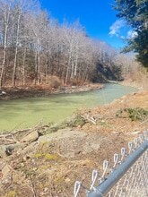 1240 Landon Rd in Vestal, NY - Foto de edificio - Building Photo