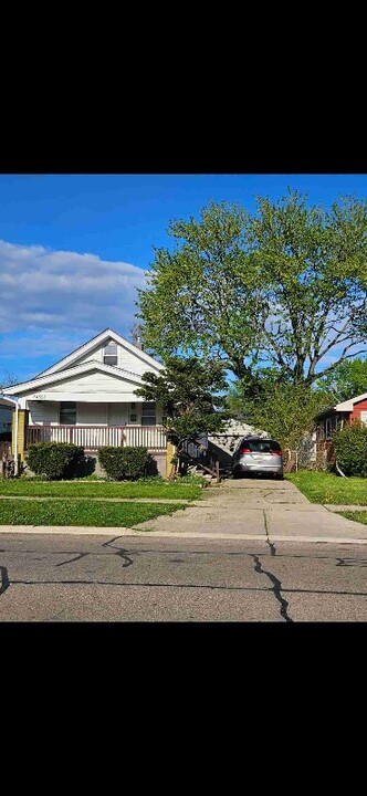 24520 Schroeder Ave in Eastpointe, MI - Building Photo