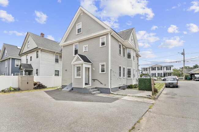 768 Stratford Ave in Stratford, CT - Foto de edificio - Building Photo