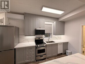 345 Danforth Ave in Toronto, ON - Building Photo - Building Photo