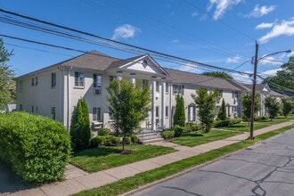 Lynn Apartments in Bridgeport, CT - Foto de edificio - Building Photo