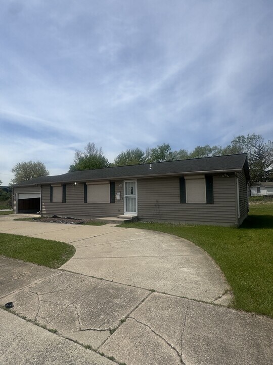 2168 Lincoln St in Gary, IN - Building Photo