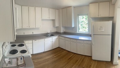 165 W Prospect Ave in State College, PA - Building Photo - Building Photo