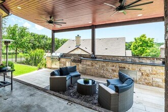 201 Lombardia Dr in Austin, TX - Building Photo - Building Photo