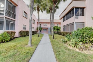 548 Flanders L in Delray Beach, FL - Building Photo