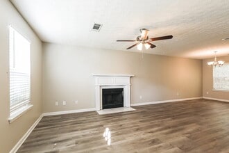 896 Madison Ct in Jonesboro, GA - Foto de edificio - Building Photo