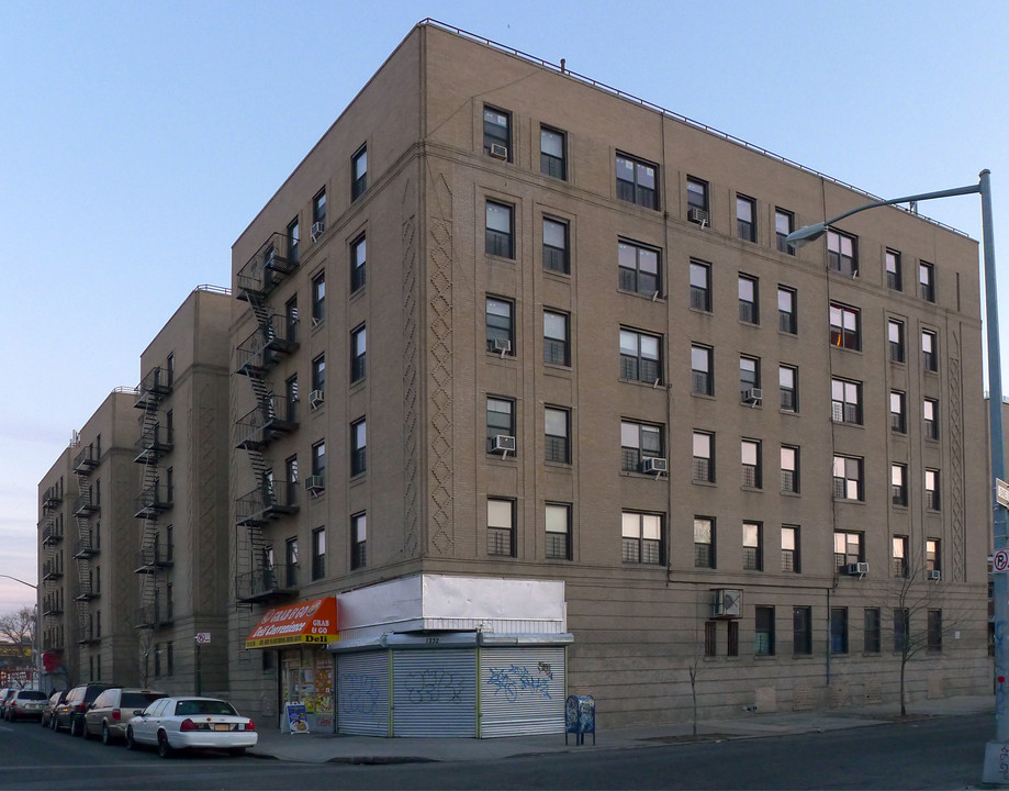 1236 Virginia Ave in Bronx, NY - Foto de edificio