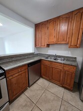 15205 NE 6th Ave, Unit D109 in Miami, FL - Building Photo - Building Photo