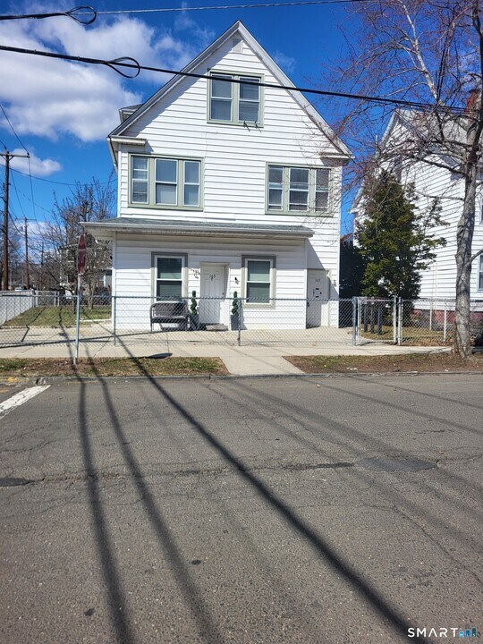 165 Center St in West Haven, CT - Building Photo