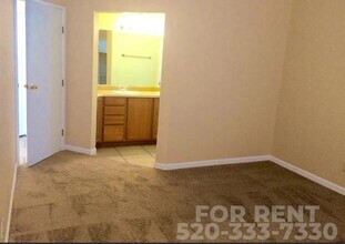 3001 W Hampshire Ct in Tucson, AZ - Building Photo - Building Photo