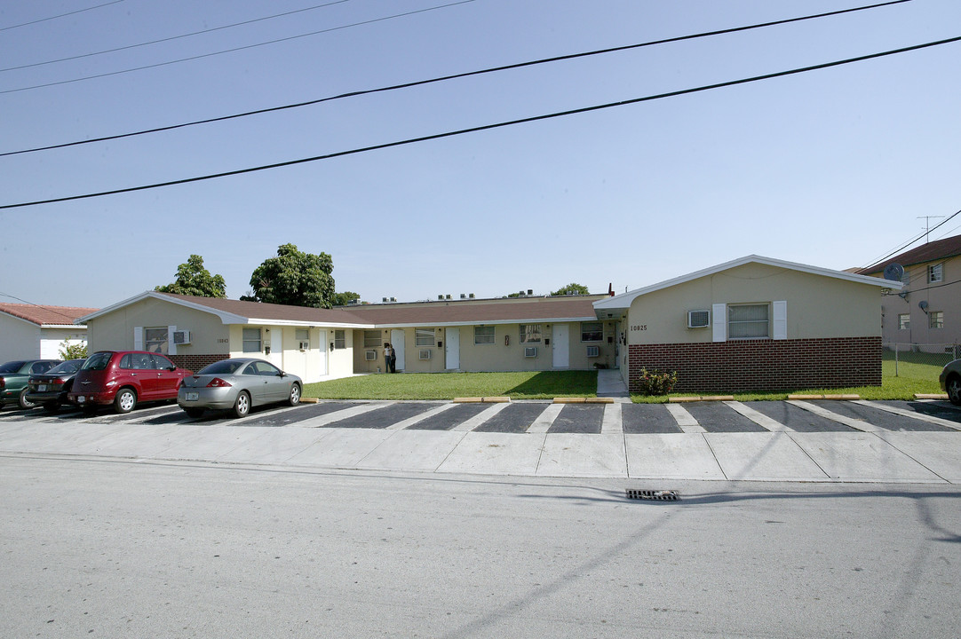 Apartamentos Andalucia in Miami, FL - Building Photo