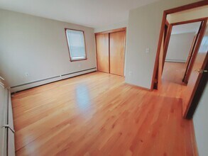 36 Burwood Ave, Unit 2 in Stamford, CT - Foto de edificio - Building Photo