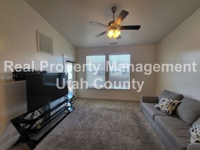 592 N 360 W in Vineyard, UT - Foto de edificio - Building Photo