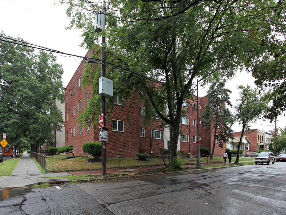 1900 16th St SE in Washington, DC - Building Photo