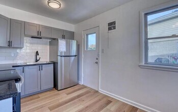 7233 W Lakefield Dr in Milwaukee, WI - Building Photo - Building Photo