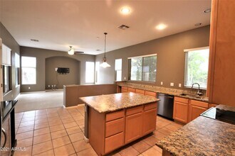 2280 E Indian Wells Dr in Chandler, AZ - Foto de edificio - Building Photo