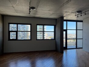 1494 Union St, Unit 1009 in San Diego, CA - Foto de edificio - Building Photo