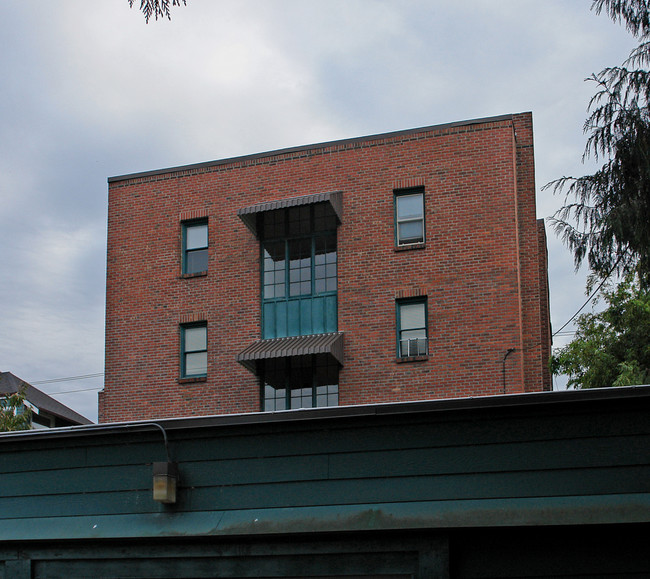 Elise Apartments in Seattle, WA - Foto de edificio - Building Photo