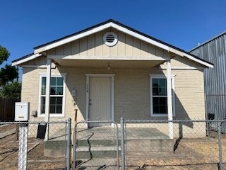 354 S Yosemite Ave in Oakdale, CA - Building Photo