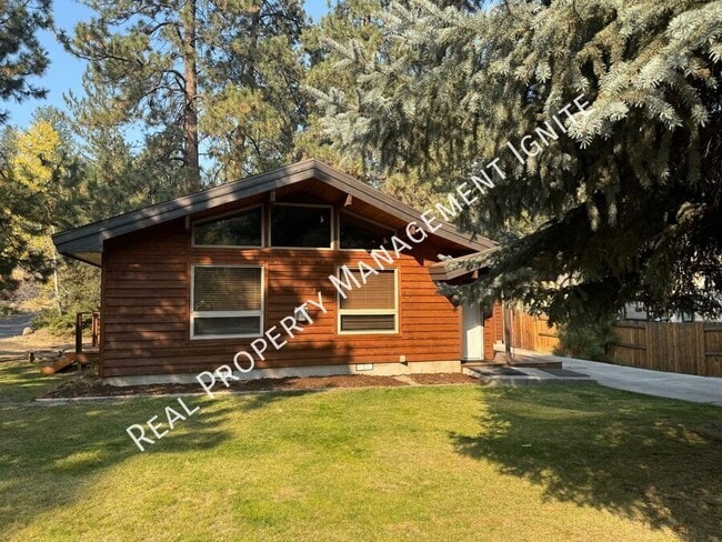 1782 SW Forest Ridge Ave in Bend, OR - Building Photo - Building Photo