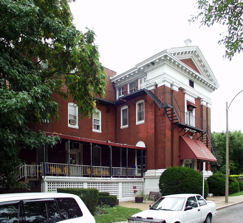 Cloisters Apartments in St. Louis, MO - Foto de edificio